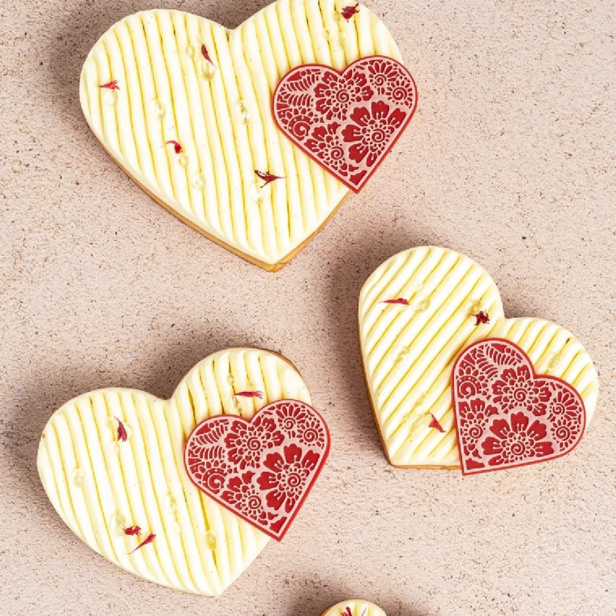 Dobla Chocoladedecoratie Lace Hart Rood / Wit (96 stuks)